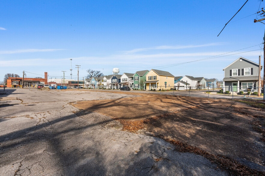 More Photos Of 1111-1115 Donelson Ave, Old Hickory Showroom For Lease