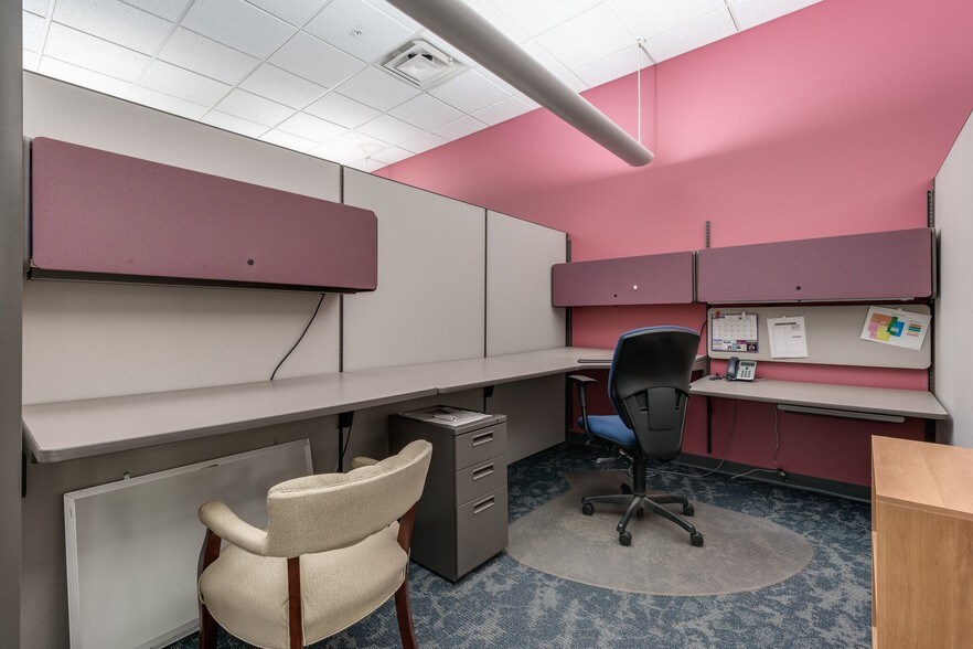 More Photos Of 3825 Columbus Rd, Granville Business Park For Lease