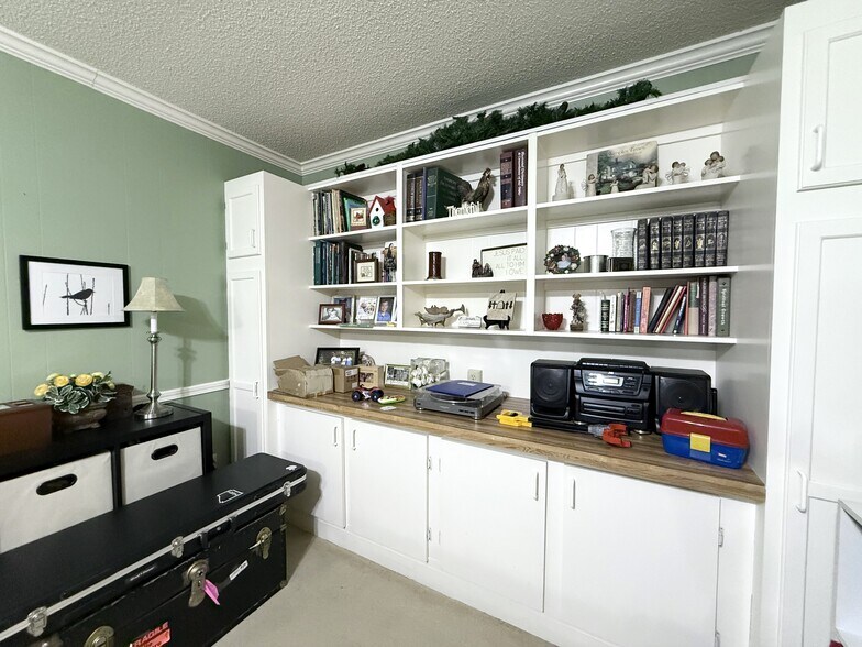 More Photos Of 608 S Pine St, Cabot Flex For Sale