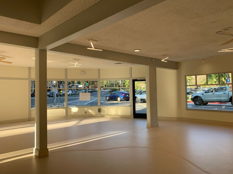 More Photos Of 480-506 Ocean Ave, Laguna Beach Storefront For Lease