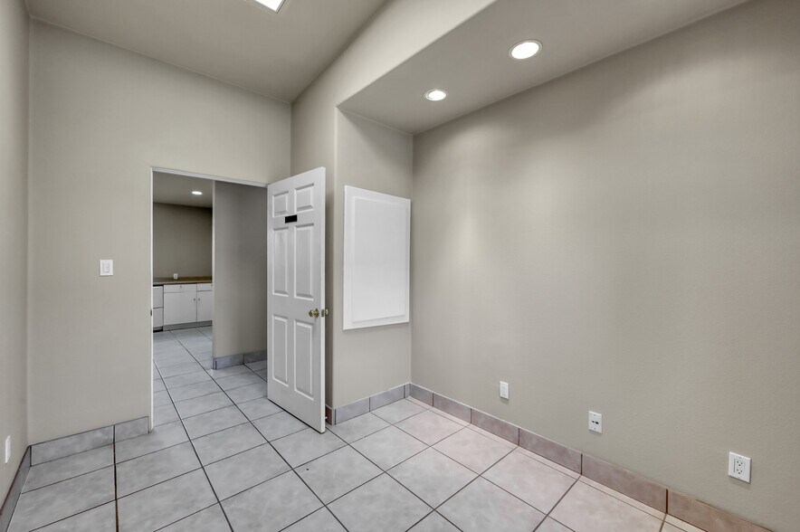 More Photos Of 32219 Tamina Rd, Magnolia Distribution For Lease