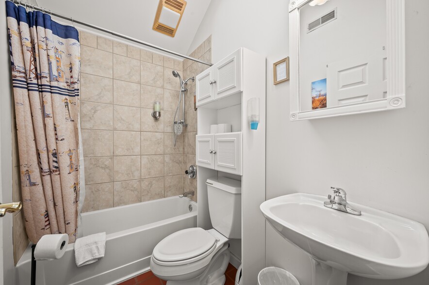 More Photos Of 231 E Buffalo St, New Buffalo Hotel For Sale