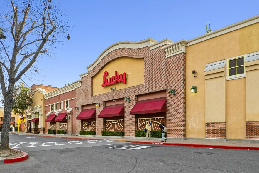 More Photos Of 22555 Mission Blvd, Hayward Supermarket For Sale