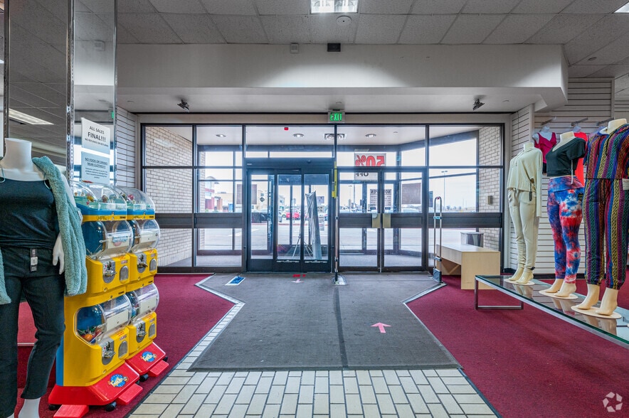 More Photos Of 3602 W Airport Fwy, Irving Department Store For Sale