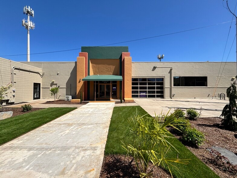 More Photos Of 576 Patterson St NW, Salem Warehouse For Lease