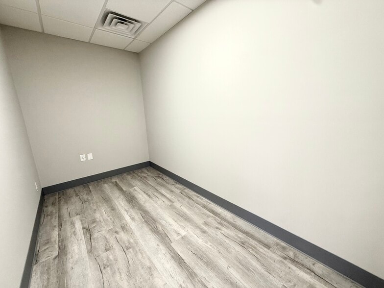 More Photos Of 882 E Main St, Spartanburg Office Residential For Sale