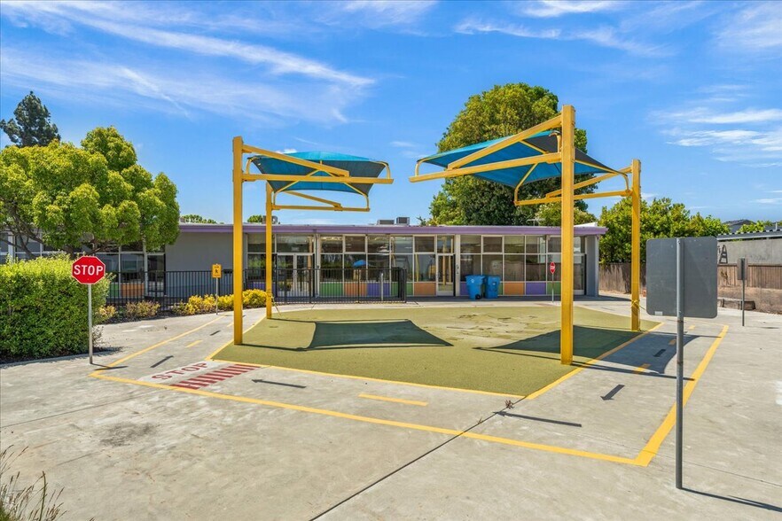 More Photos Of 991 Commercial St, Palo Alto Schools For Lease