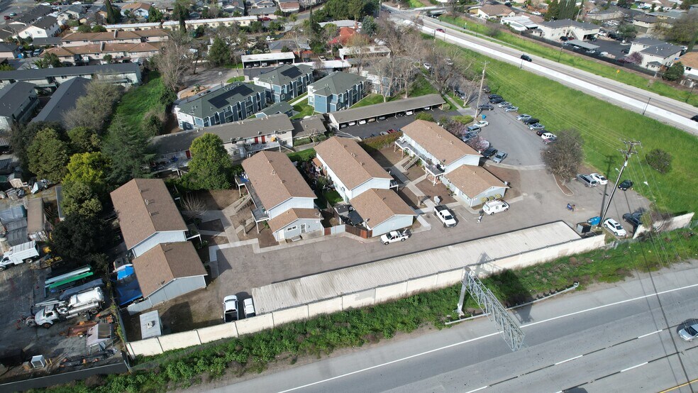 More Photos Of 590 Stoney Ct, Gilroy Apartments For Sale