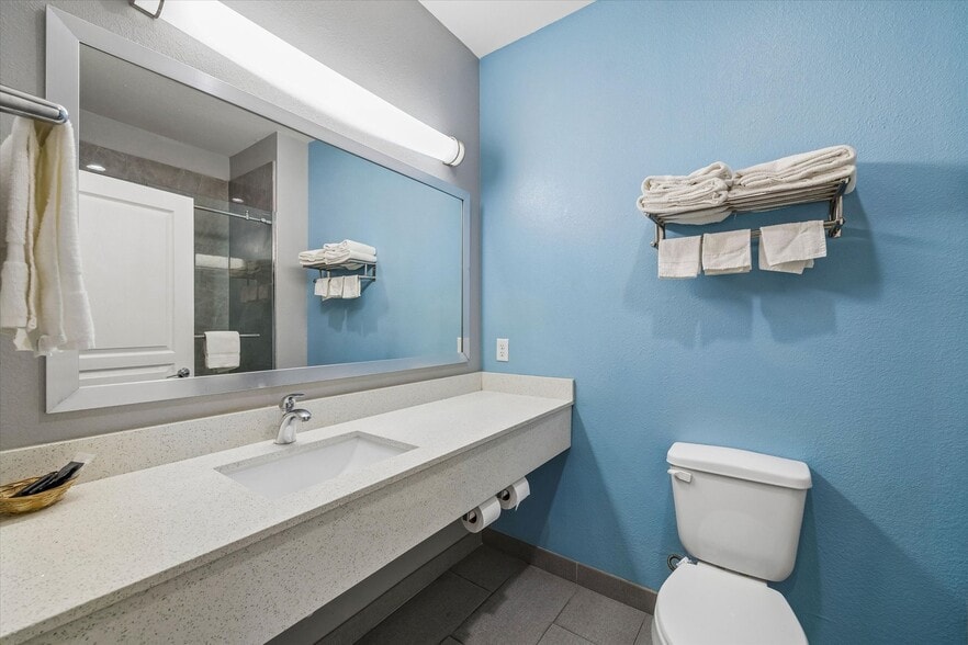 More Photos Of 9818 W Little York Rd, Houston Hotel For Sale