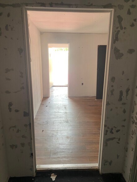 More Photos Of 4810 W Glendale Ave, Glendale Office For Sale