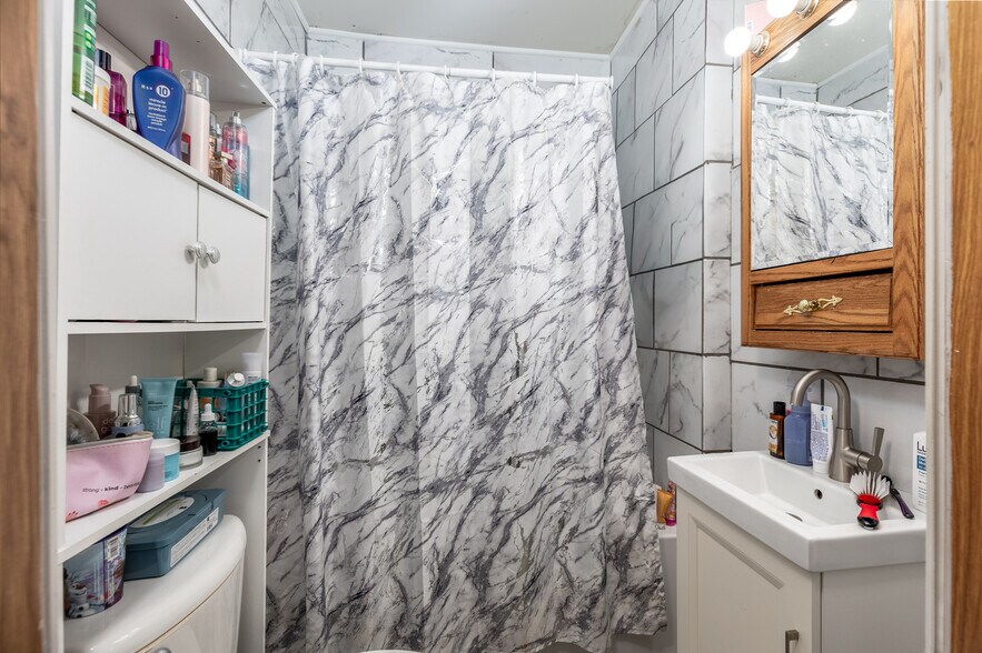 More Photos Of 415 N Sycamore St, Somonauk Apartments For Sale