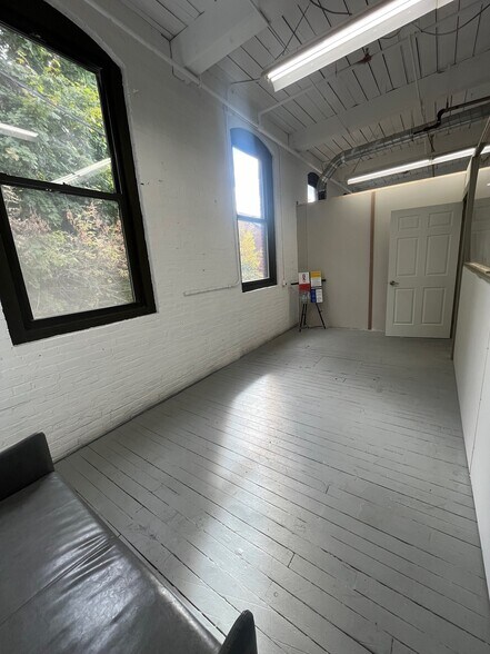 More Photos Of 12 Dundee Park Dr, Andover Office For Sale