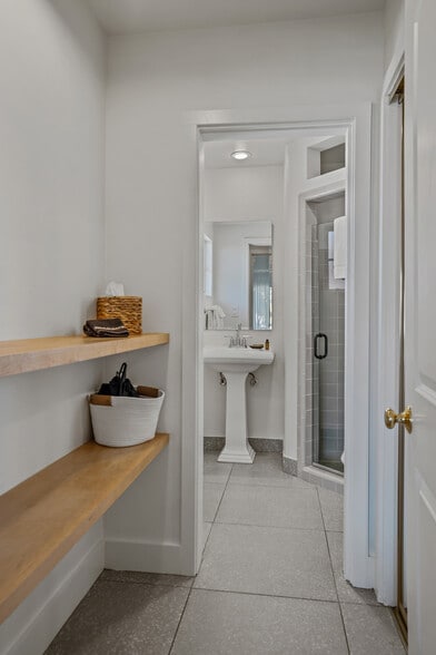 More Photos Of 555 S Warm Sands Dr, Palm Springs Hotel For Sale