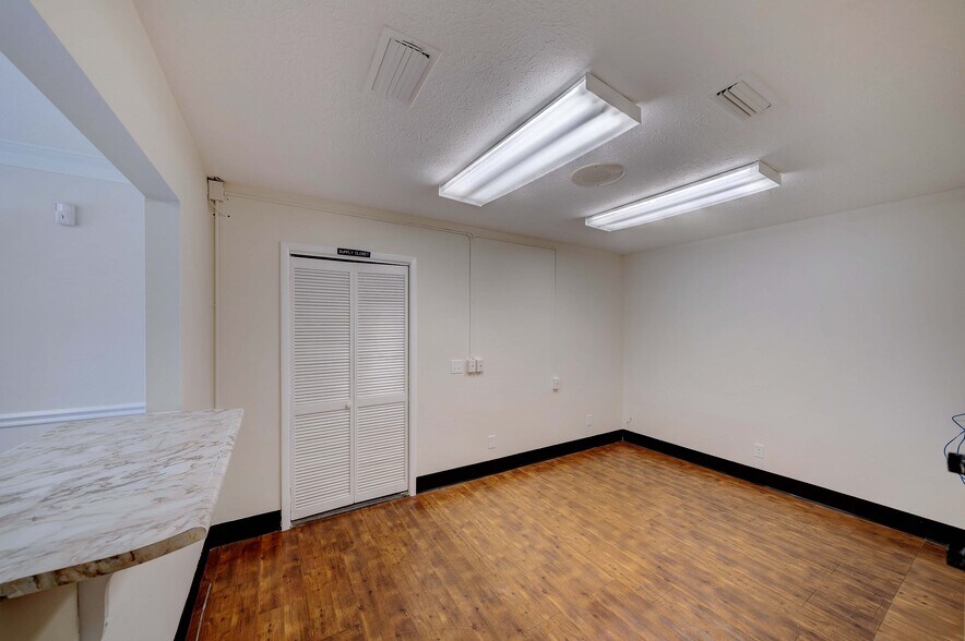 More Photos Of 8811 Front Beach Rd, Panama City Beach Medical For Lease