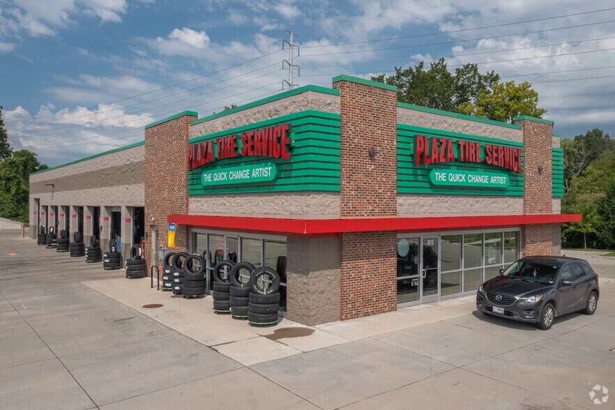 Primary Photo Of 915 S Kirkwood Rd, Saint Louis Auto Repair For Sale