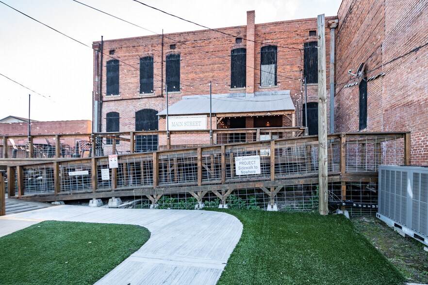 More Photos Of 318 N Washington Ave, Livingston General Retail For Sale