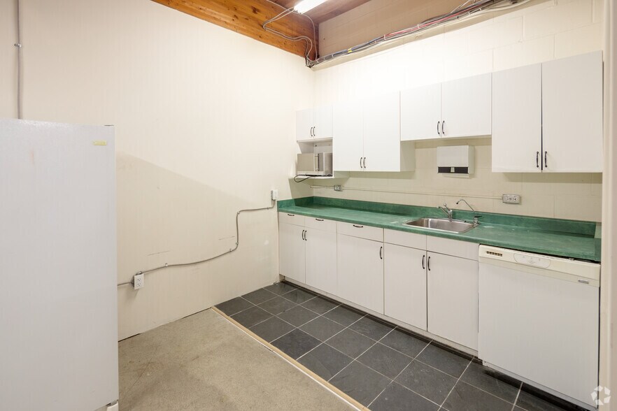 More Photos Of 12 3rd Ave E, Vancouver Warehouse For Lease