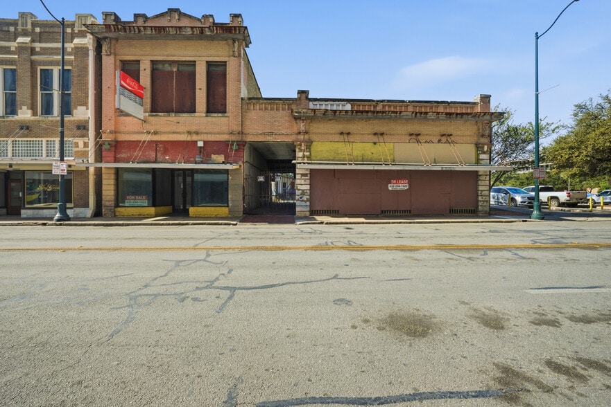 More Photos Of 111-113 N Flores St, San Antonio Storefront Retail Residential For Sale