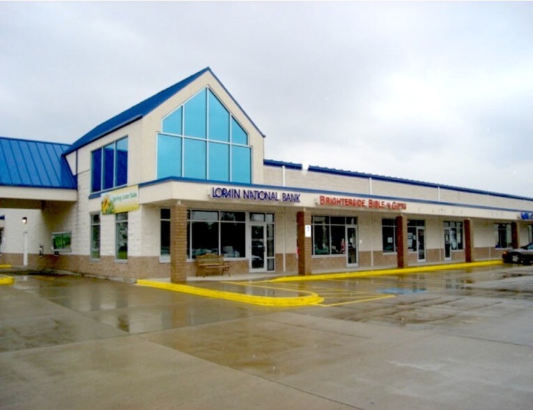 More Photos Of 530-552 N Center St, LaGrange Unknown For Lease