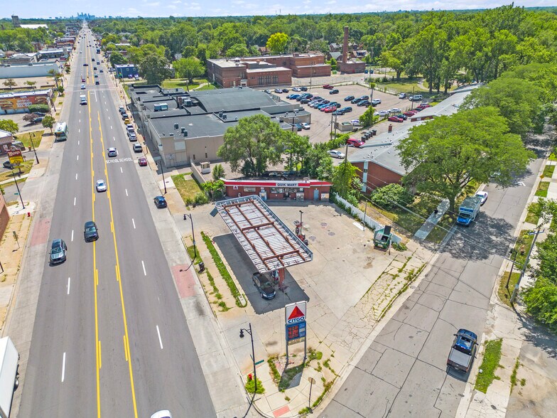 More Photos Of 17537 Grand River Ave, Detroit Service Station For Sale