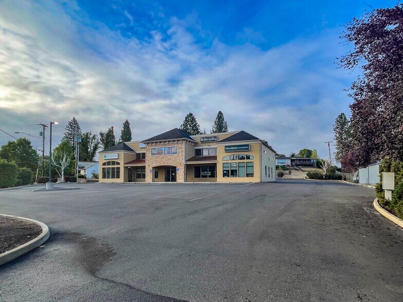 More Photos Of 2198 NE Stephens St, Roseburg Medical For Sale