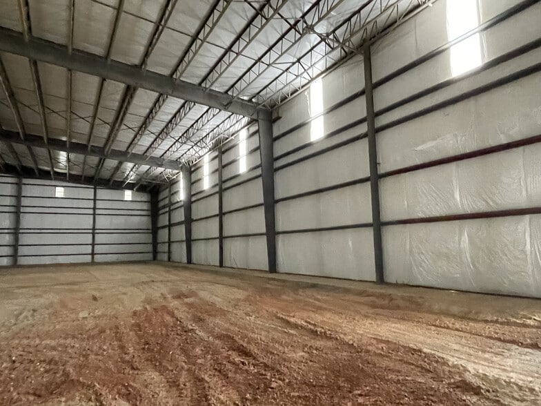 More Photos Of 130 Park Dr, Baxley Warehouse For Lease