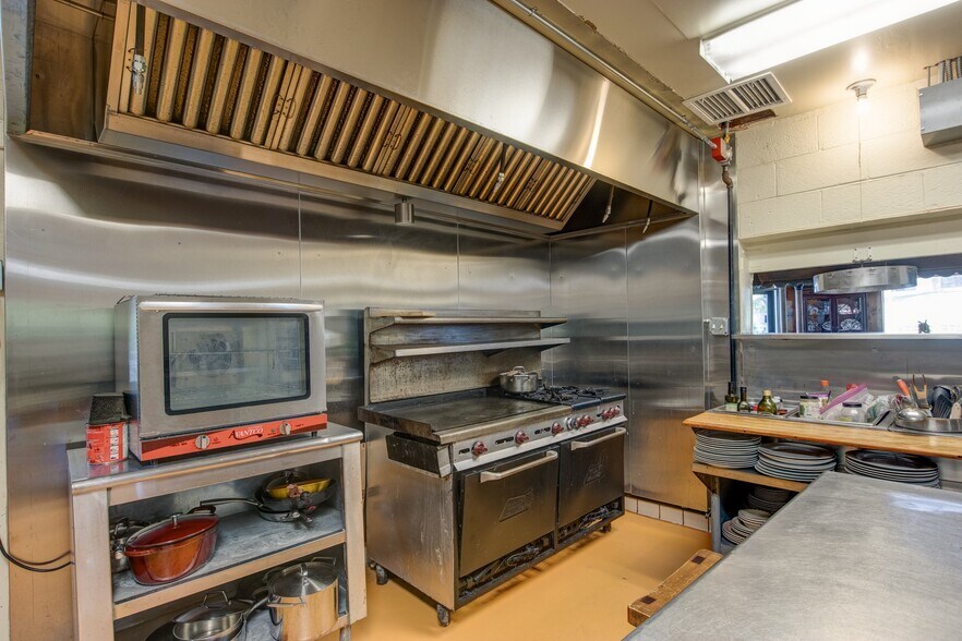 More Photos Of 13383 Sierra Way, Kernville Hotel For Sale