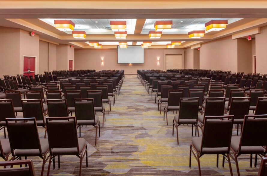 More Photos Of 1721 E Central Texas Expy, Killeen Hotel For Sale