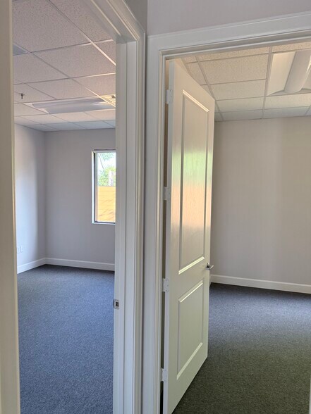 More Photos Of 18707 Mueschke Rd, Cypress Office For Sale