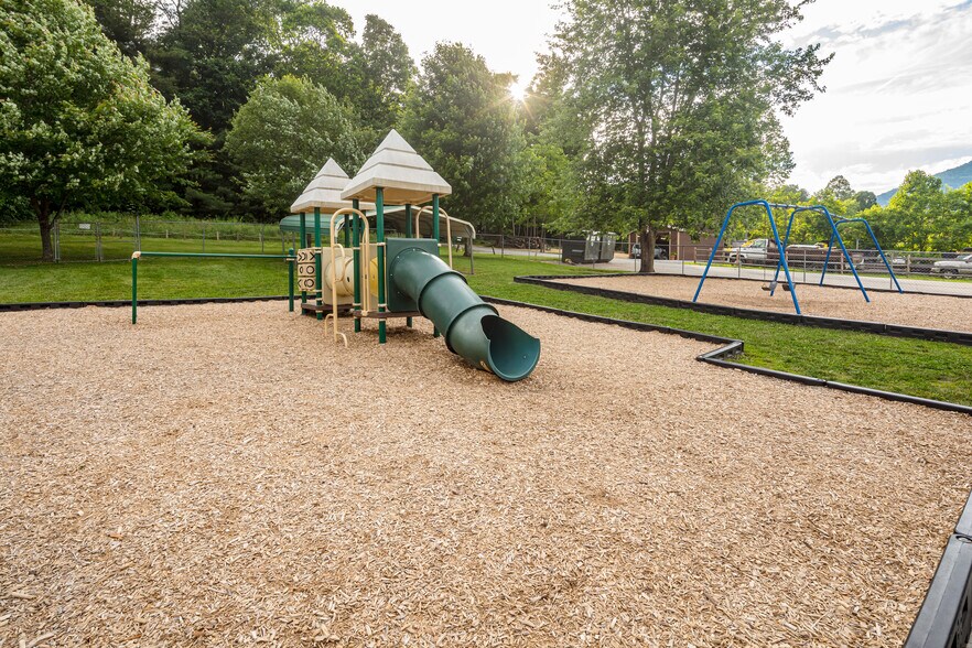 More Photos Of 2-6 Fairview Hills Dr, Fairview Daycare Center For Lease