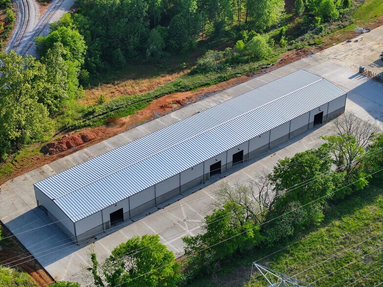 More Photos Of 1070B Progress Dr, Clarksville Warehouse For Lease