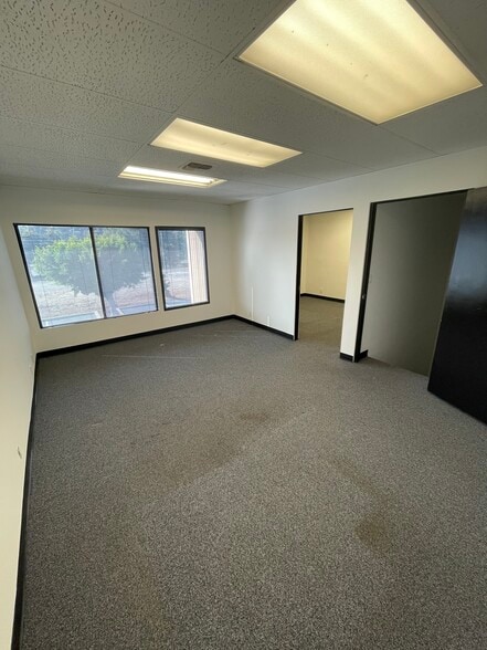 More Photos Of 17520-17538 Studebaker Rd, Cerritos Warehouse For Lease