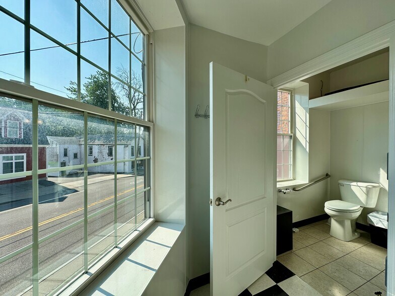 More Photos Of 4 Thomas St, Holley Restaurant For Sale