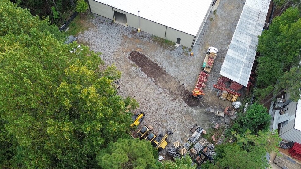 More Photos Of 740 N Price Rd, Buford Industrial For Lease