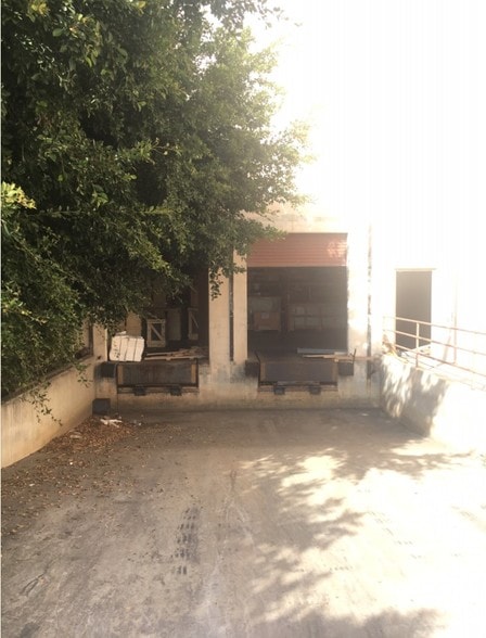 More Photos Of 711 E Rosecrans Ave, Los Angeles Manufacturing For Lease