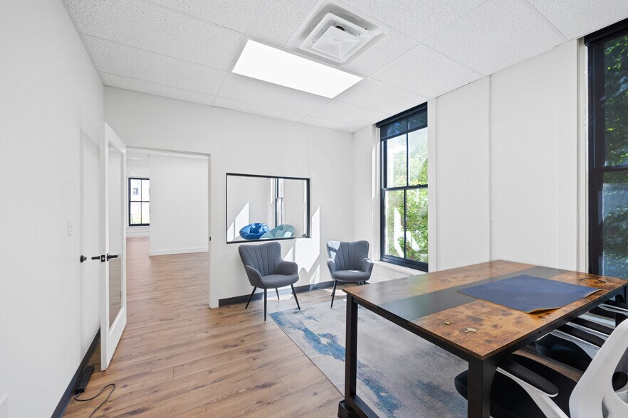 More Photos Of 227 Pearl St, New Albany Office For Lease