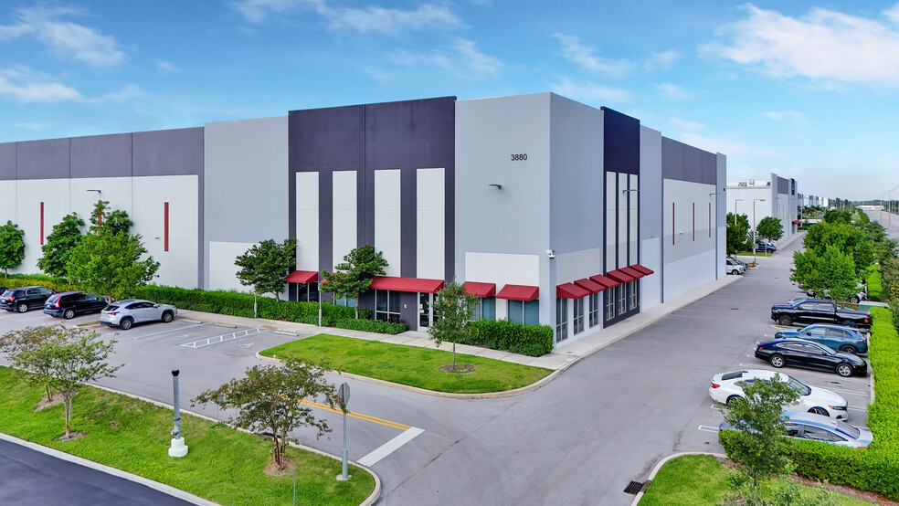 Primary Photo Of 3880 W 104th St, Hialeah Warehouse For Lease