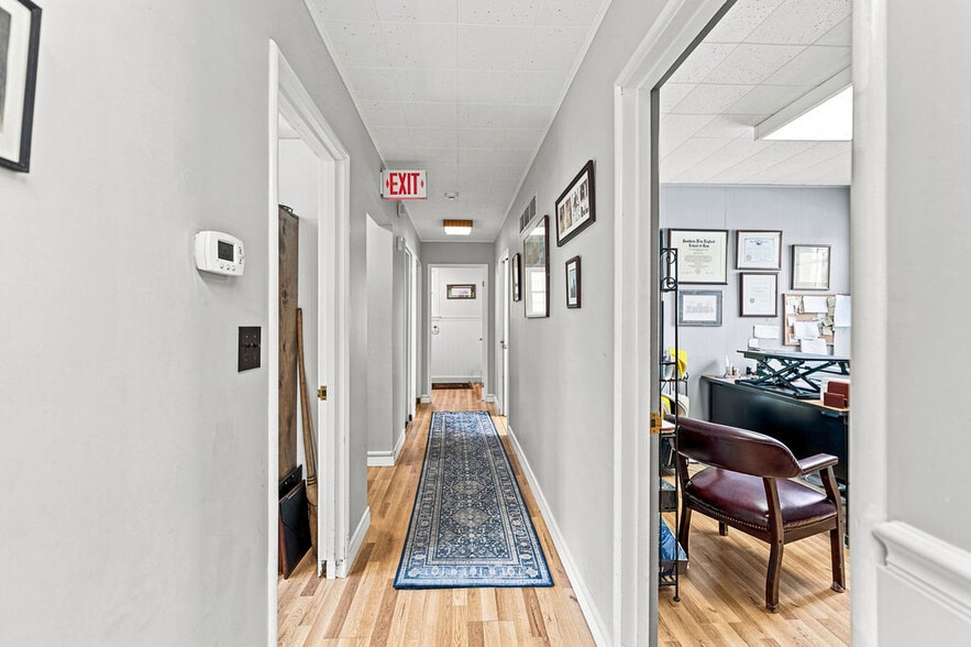 More Photos Of 17 Orchard St, New Bedford Office For Sale