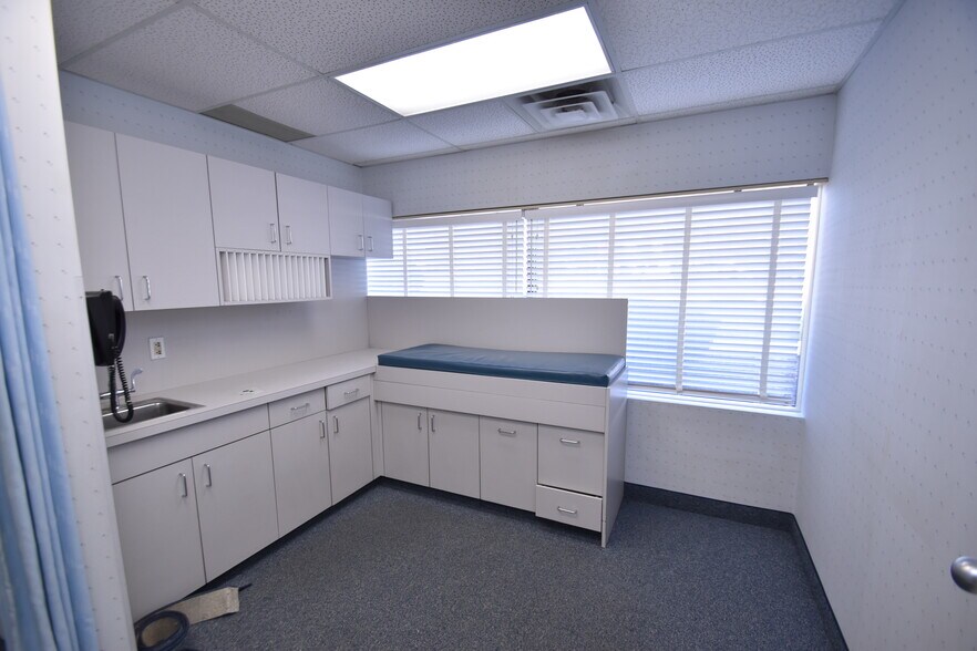 More Photos Of 7 Oak Ridge Rd, Newfoundland Office Residential For Lease