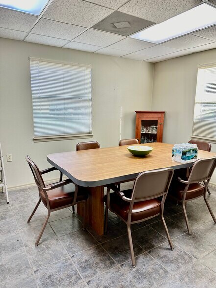 More Photos Of 465 E Collins St, Umatilla Light Manufacturing For Lease