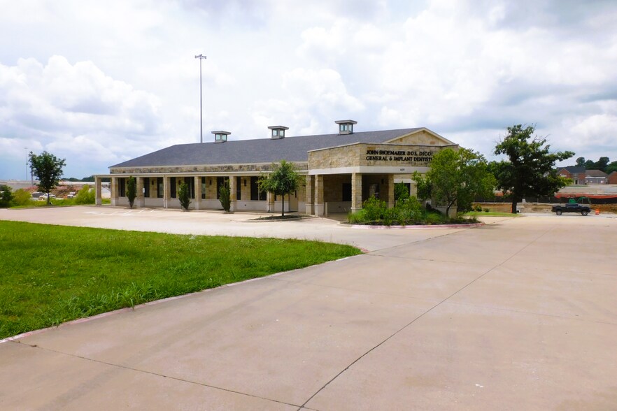 More Photos Of 1609 N Hwy 75, Sherman Medical For Lease