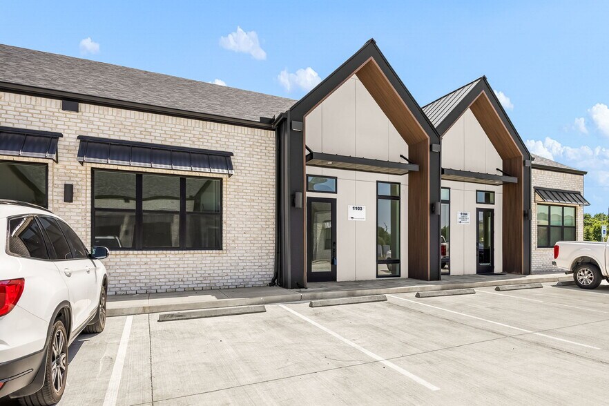 More Photos Of 1325 Main Street, Katy Medical For Sale