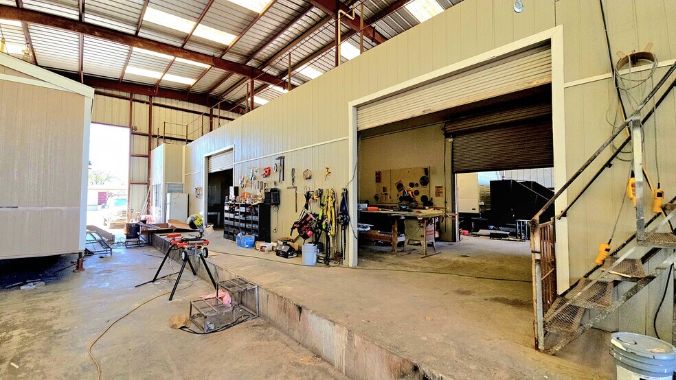 More Photos Of 2935 E Benson Hwy, Tucson Manufacturing For Sale