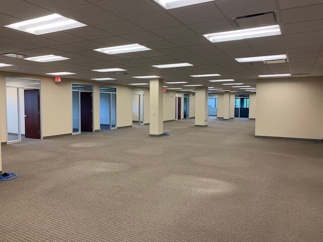 More Photos Of 1000 Commerce Dr, Pittsburgh Office For Lease