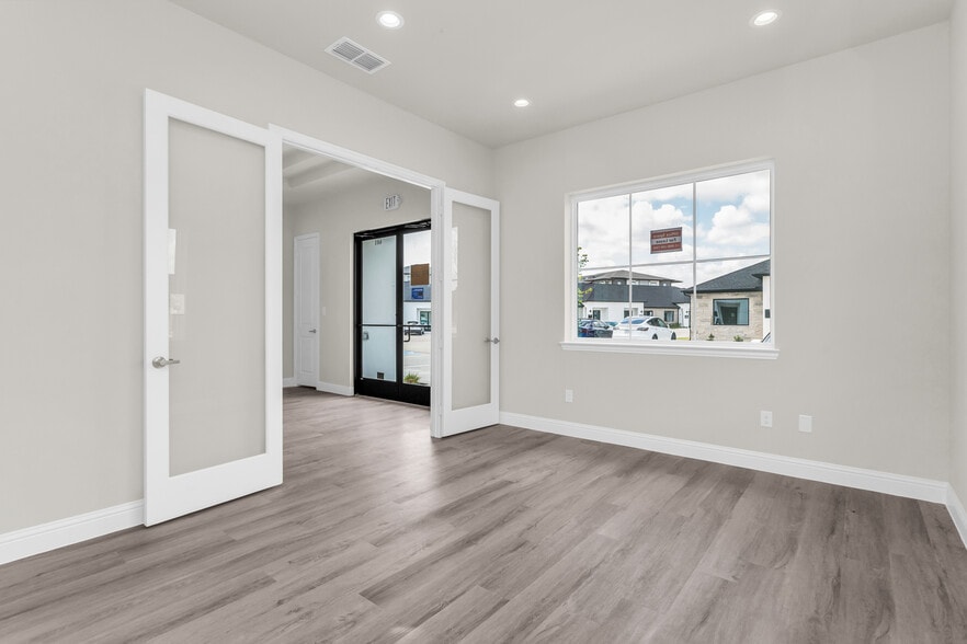 More Photos Of 6000 Alma Rd, McKinney Office For Lease