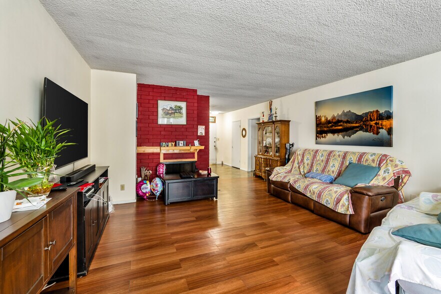 More Photos Of 10961 Rose Ave, Los Angeles Apartments For Sale