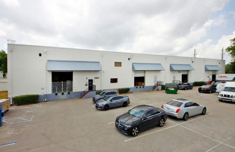 More Photos Of 2301-2315 Stirling Rd, Fort Lauderdale Warehouse For Lease