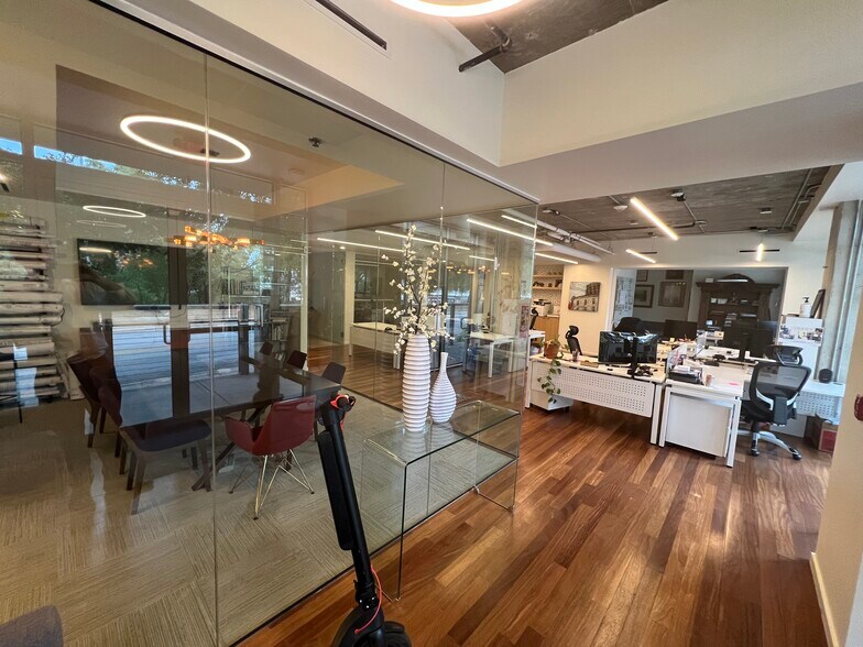 More Photos Of 901 W 9th St, Austin Office For Lease