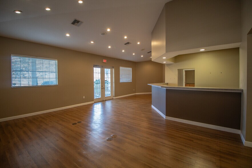 More Photos Of 970 Kings Hwy, Port Charlotte Office For Lease