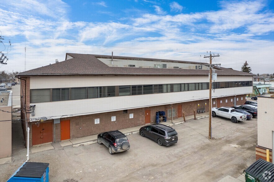 More Photos Of 205-213 3rd Ave, Strathmore Storefront Retail Office For Lease